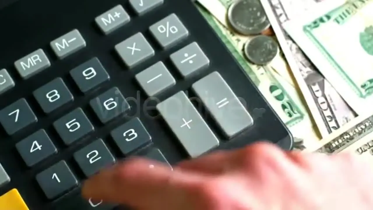 Taxpayer challenges additional income tax decision over bonus received.
